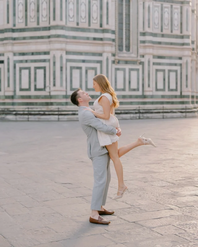 Waking up early might sound tough—but when it means wandering through an empty Florence with the softest golden light and a couple madly in love, it’s more than worth it.

There’s something truly magical about the city at sunrise: the silence, the romance, the way the light wraps around the buildings and the people. It’s not just a shoot—it’s an experience.

Would you wake up before dawn for a moment like this? Let me know in the comments!

#destinationweddingitaly #elopementinitaly #elopementphotography #elopementinflorence #photographerinflorence #weddingintuscany #tuscanywedding #tuscanyweddingphotographer #weddingcandidphotography #luxuryweddingphotographer #luxuryweddingitaly #tuscanywedding 

Wedding photographer in tuscany
Elopement photographer in Florence
Wedding photo in Florence